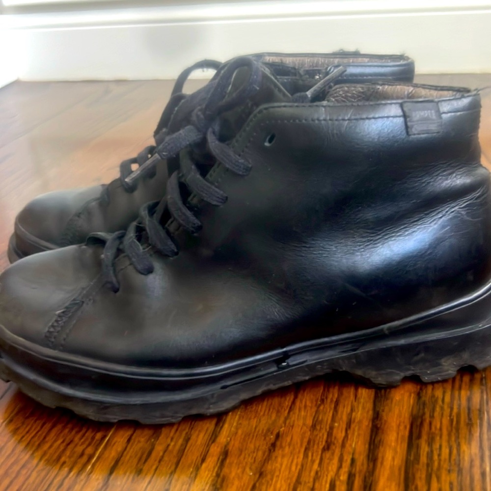 Camper leather sneakers/ankle black boot  size 39 in good condition.